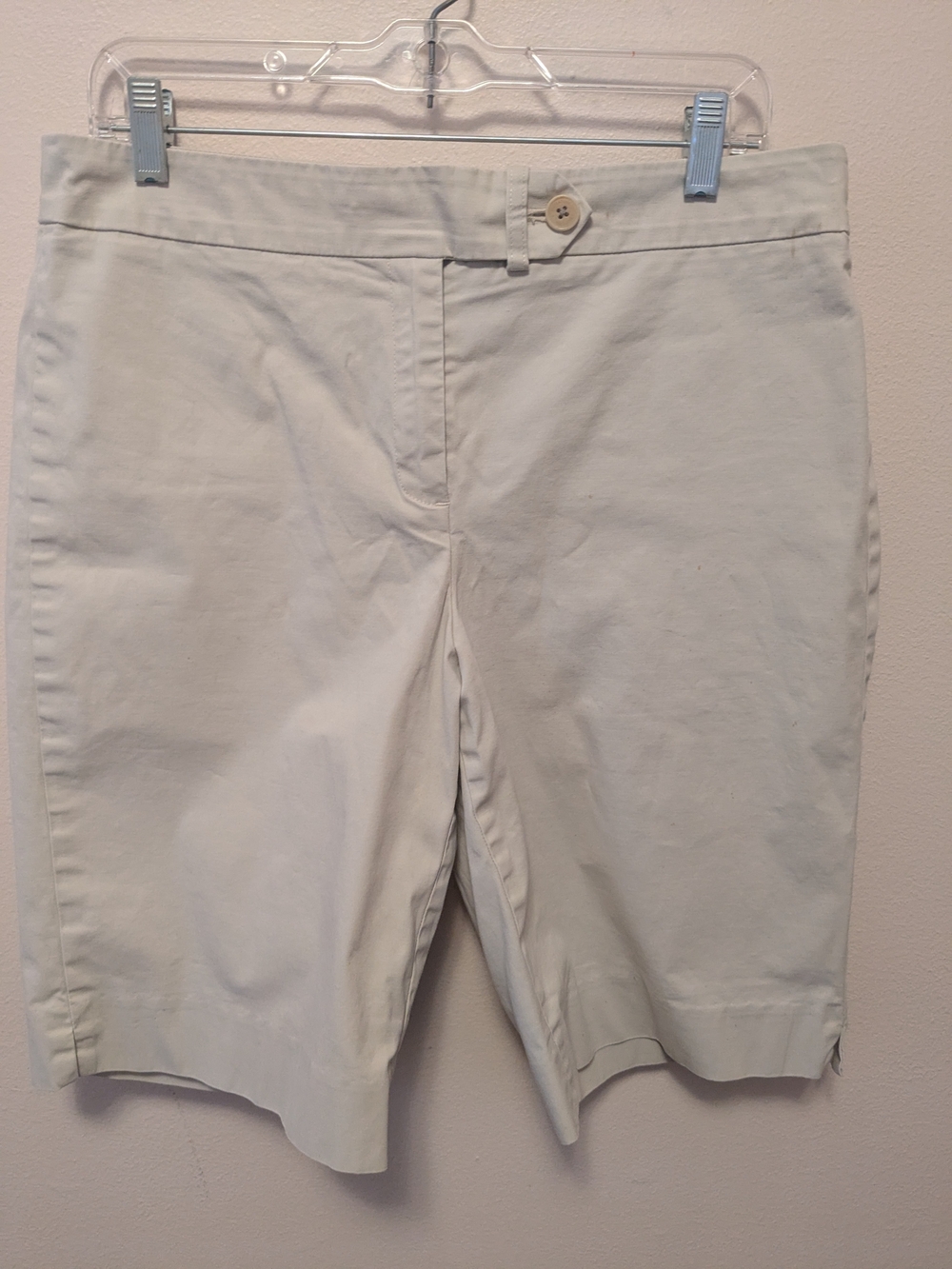 Jones New York Light Cream Bermuda Shorts